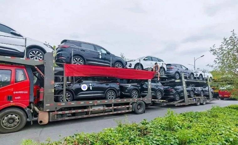 Car shipping by Road Transport.png